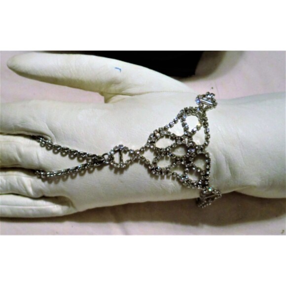 Vintage New Rhodium plated Rhinestones hand flower, & necklace set 925 clasp ! - Picture 2 of 3
